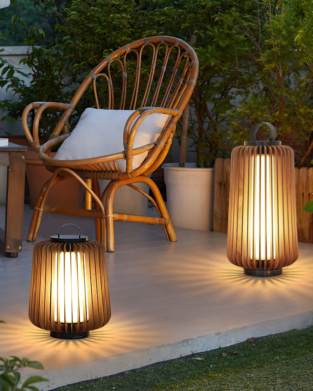 Modern Outdoor Table Lamp Wood Slat Lantern Design - Product detail 9