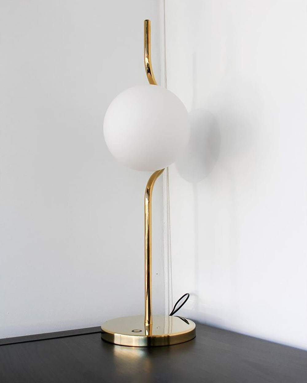 Modern Table Lamp Curved Gold Frame With Glass Globe - Product detail 5