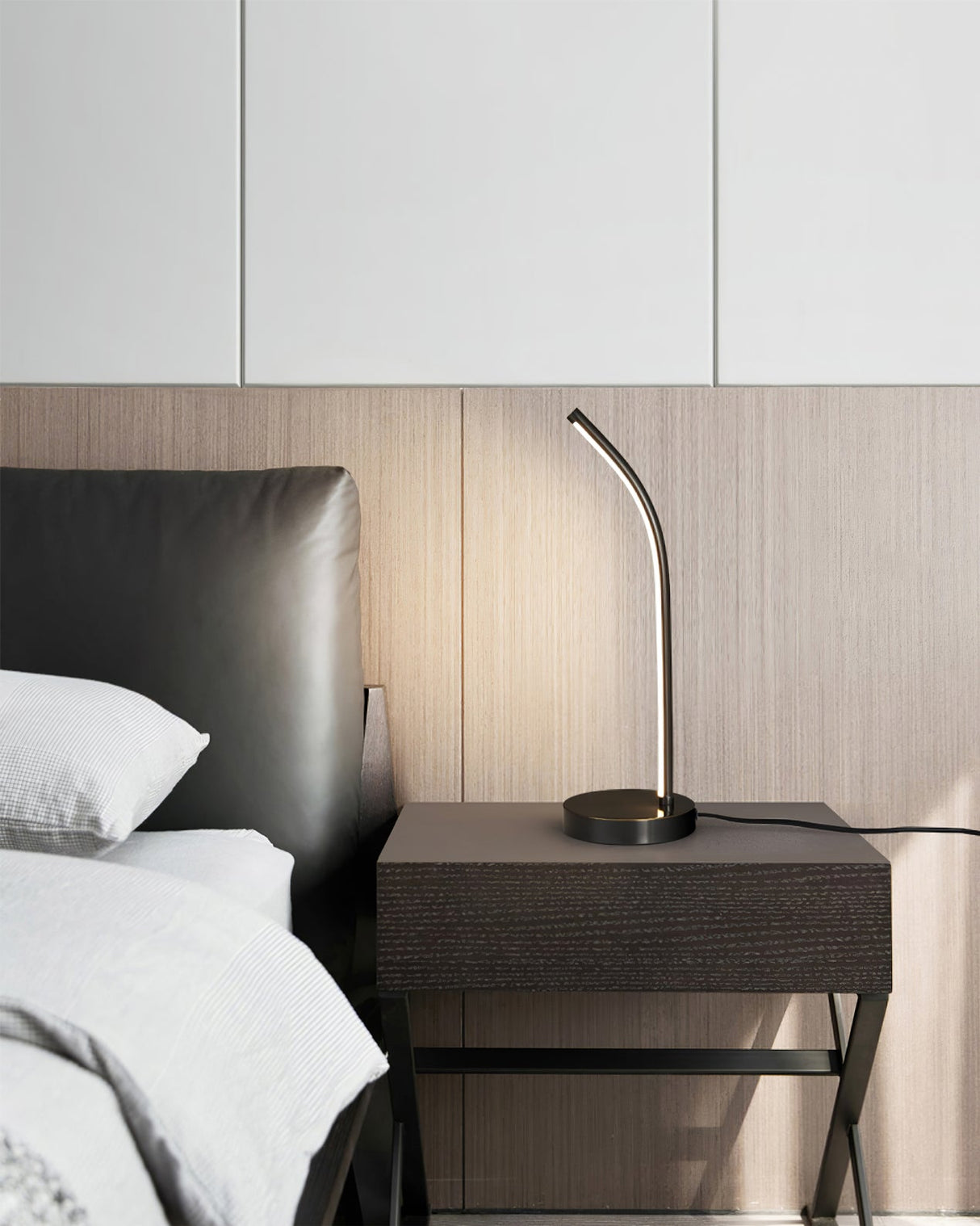 Modern LED Desk Lamp Curved Brass Design - Product detail 6