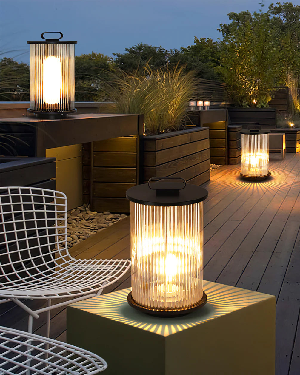 Solar Garden Lantern  Ribbed Glass with Black Frame - Product detail 8