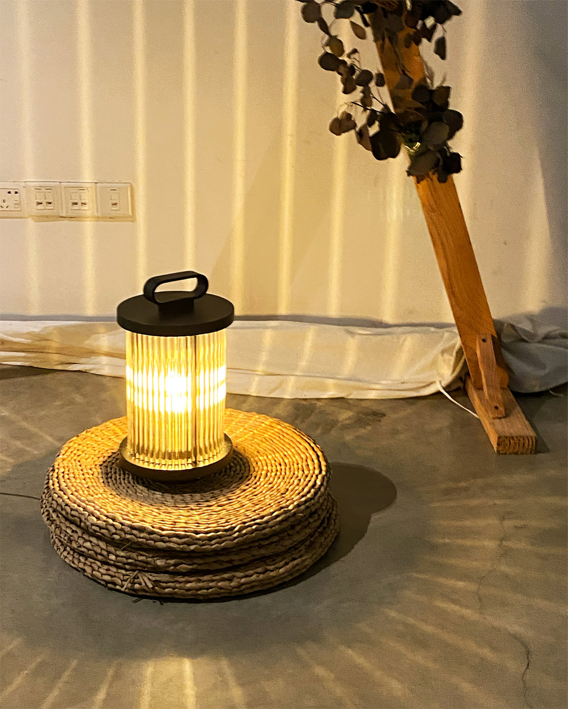 Solar Garden Lantern  Ribbed Glass with Black Frame - Product detail 10