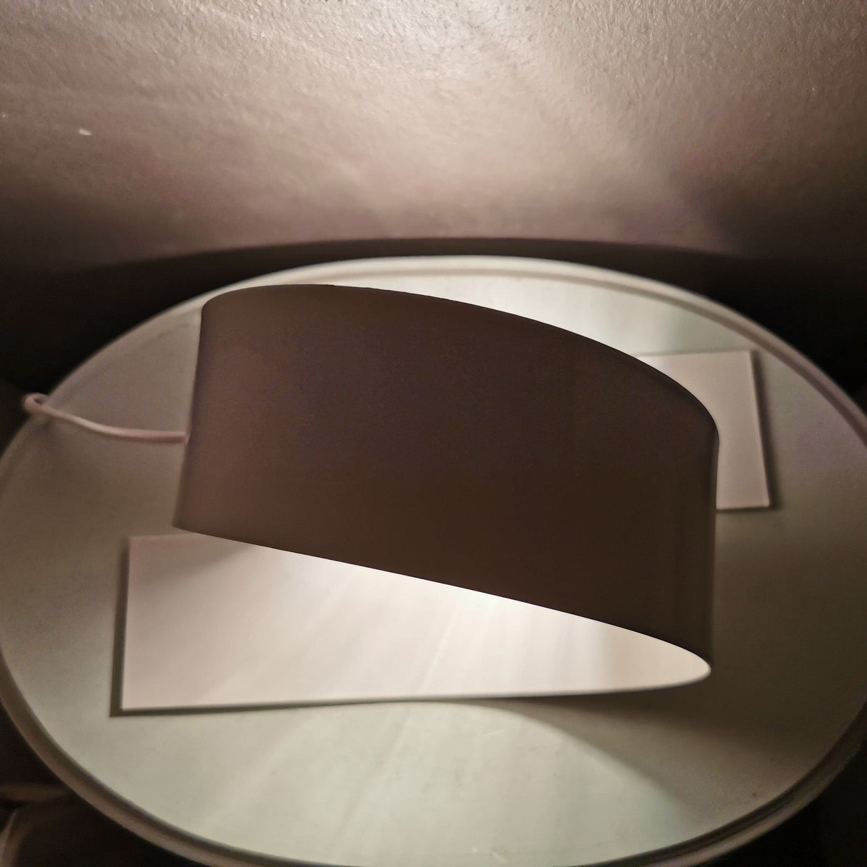 Minimalist Table Lamp Sculptural Metal Design - Product detail 6
