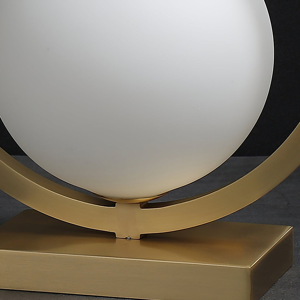 Modern Table Lamp Brass Circle Globe Design - Product detail 9