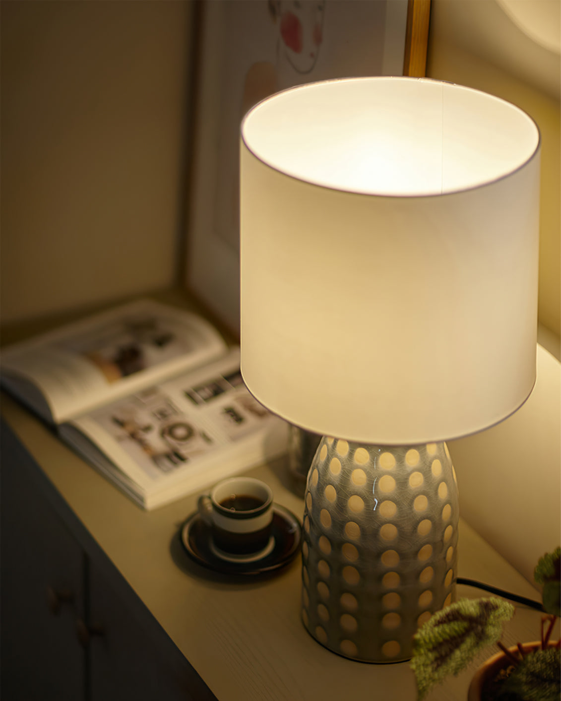 Ceramic Table Lamp Dotted Pattern Base with White Shade - Product detail 11