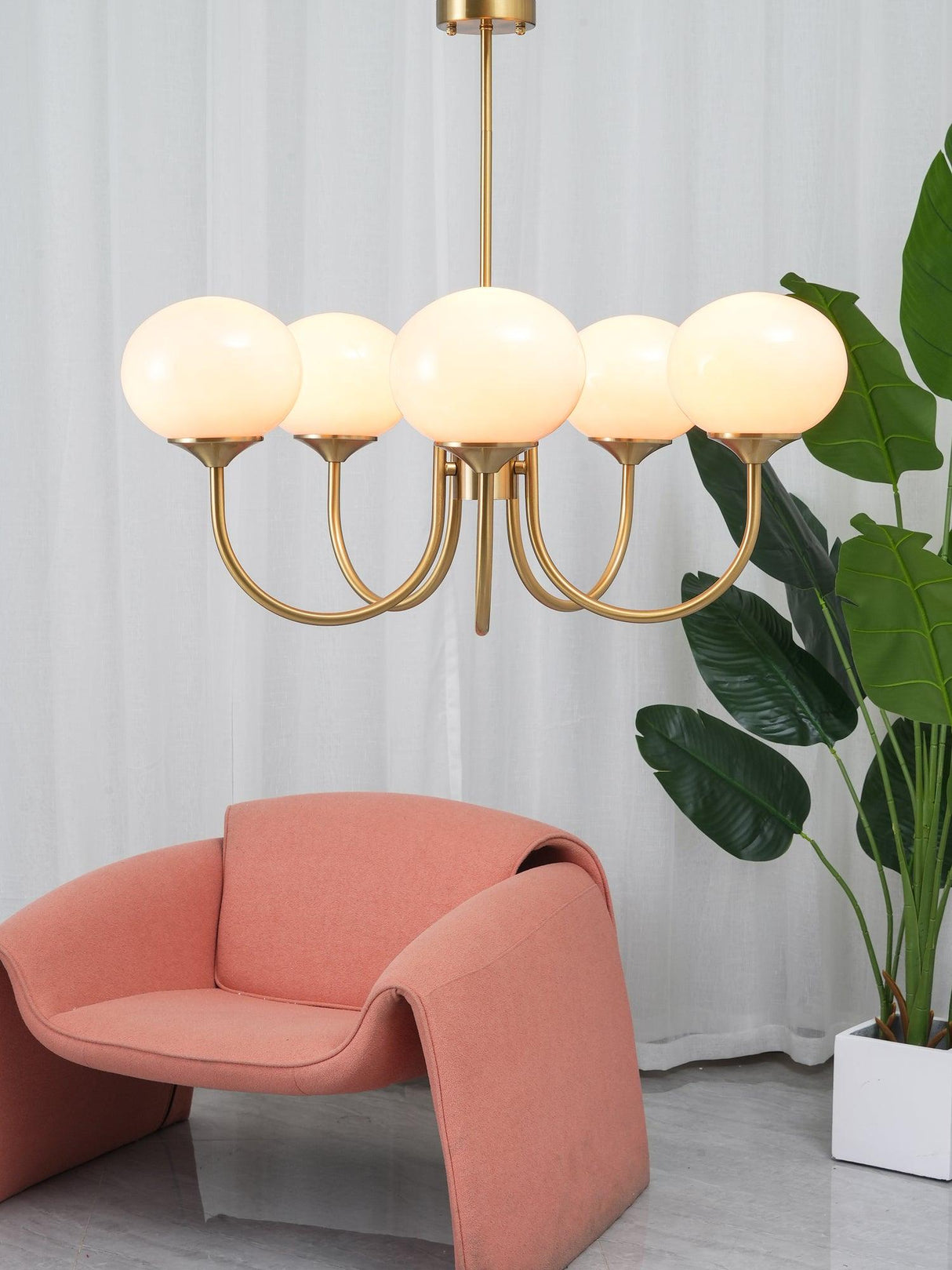Modern Globe Chandelier Pink Glass with Brass Arms - Product detail 12