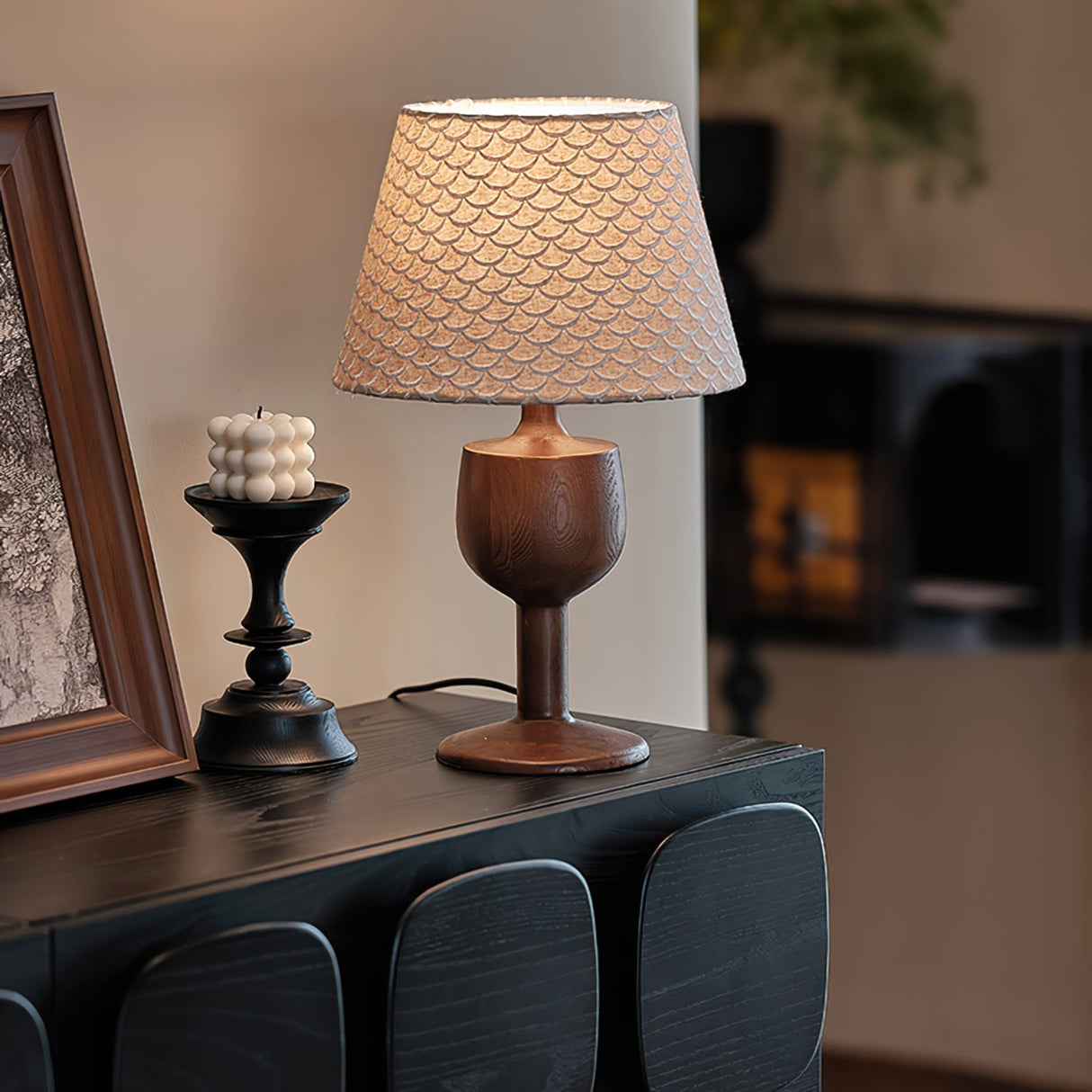 Mermaid Scale Table Lamp Black Wood Base - Product detail 7