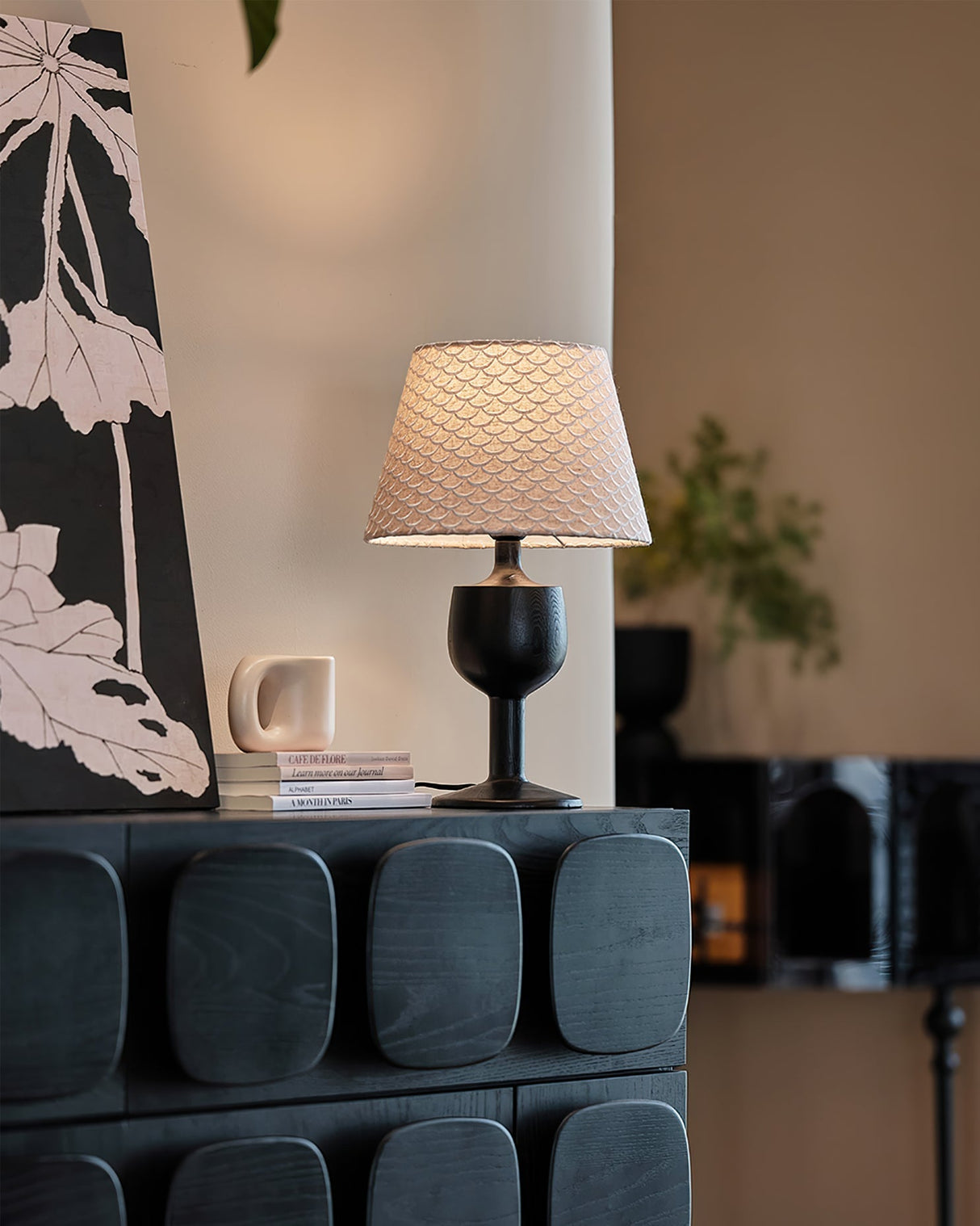 Mermaid Scale Table Lamp Black Wood Base - Product detail 10