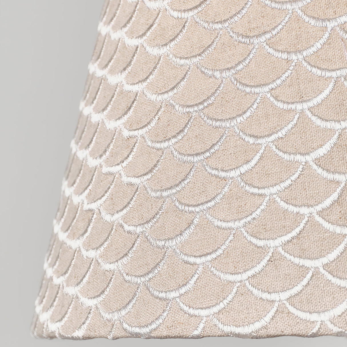 Mermaid Scale Table Lamp Black Wood Base - Product detail 5