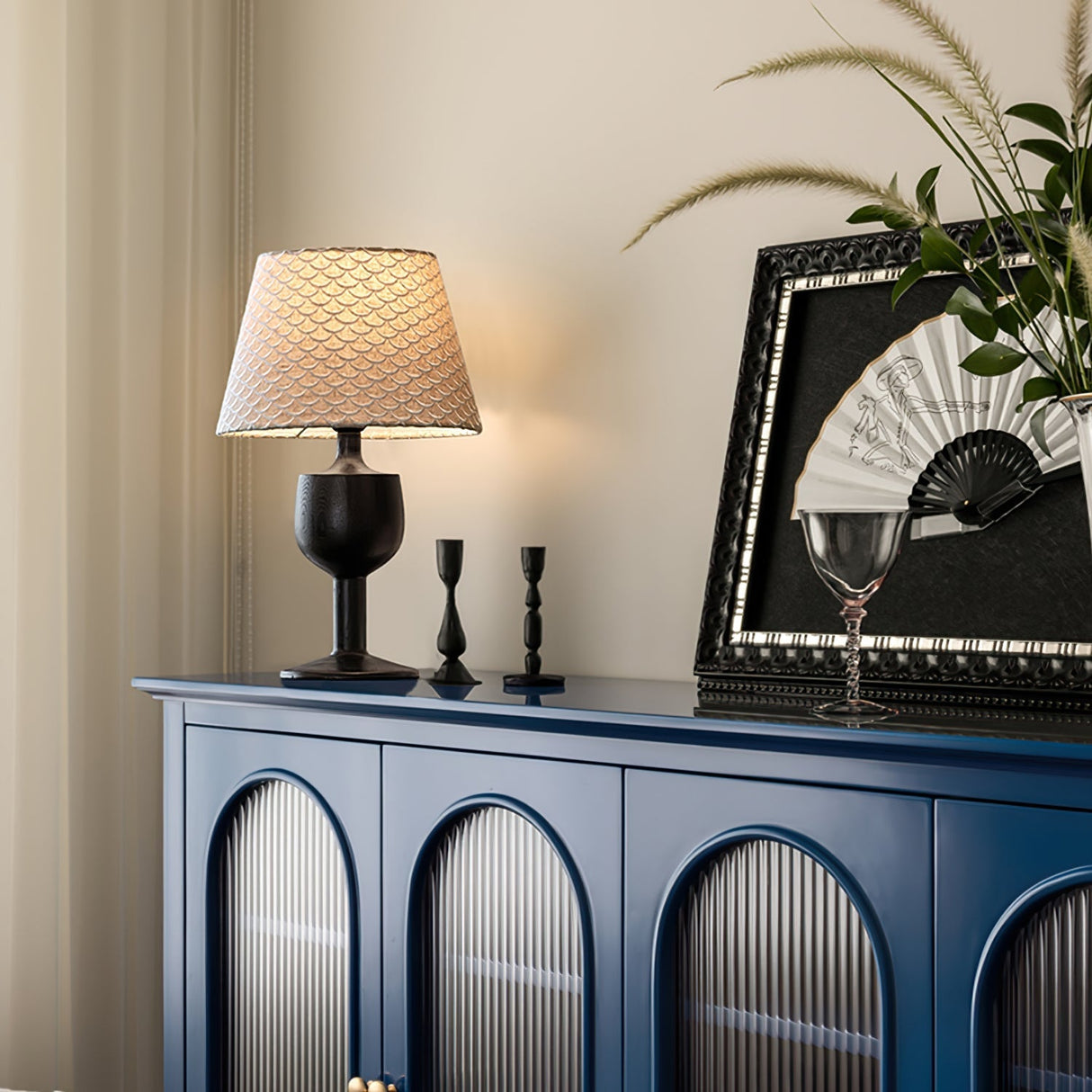 Mermaid Scale Table Lamp Black Wood Base - Product detail 9