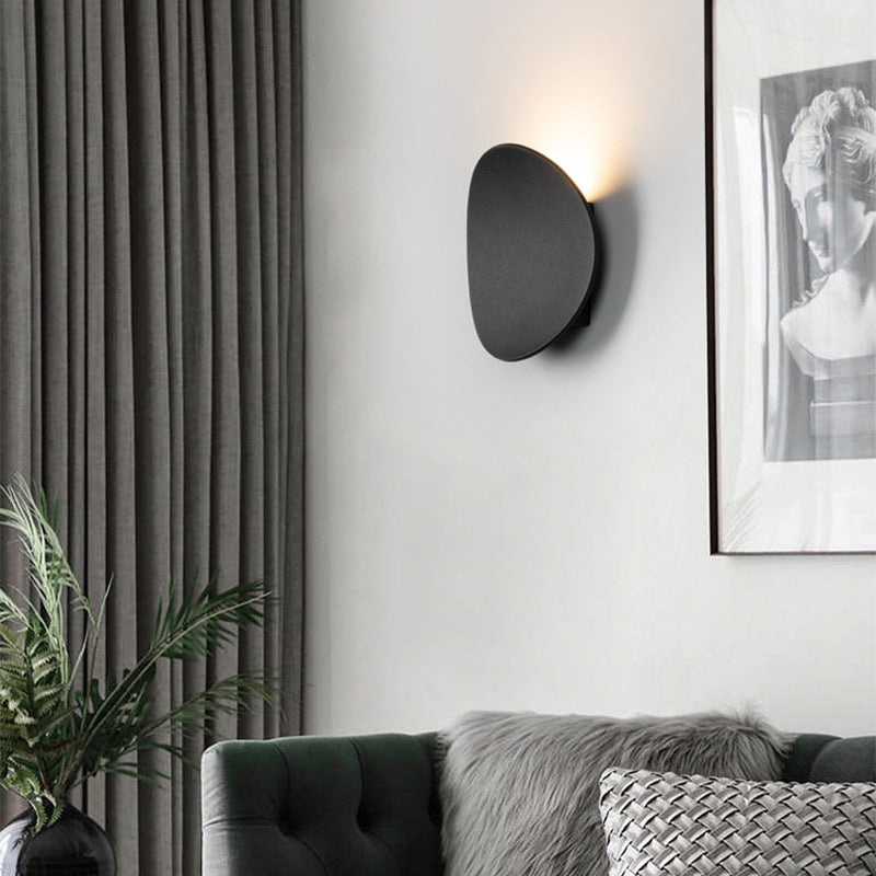 Modern LED Wall Lamp Curved Metal Disc Design - Detailed view