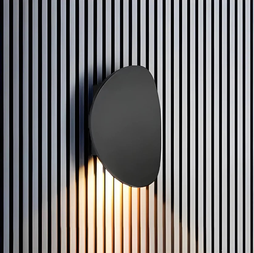 Modern LED Wall Lamp Curved Metal Disc Design - Product detail 5