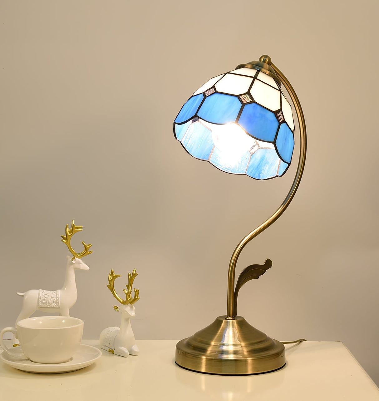 Tiffany Table Lamp White Blue Glass Floral Shade - Product detail 8