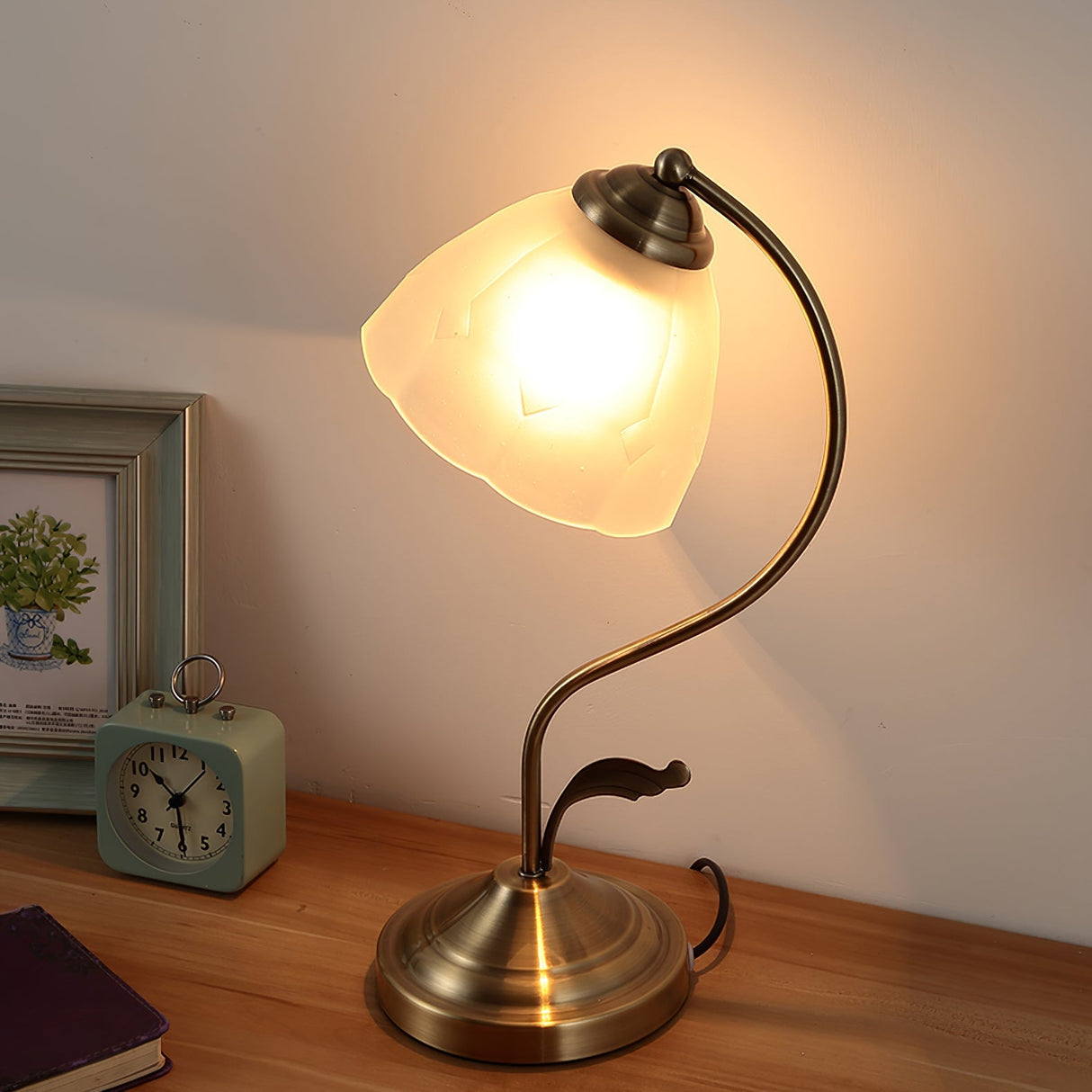 Tiffany Table Lamp White Blue Glass Floral Shade - Product detail 9