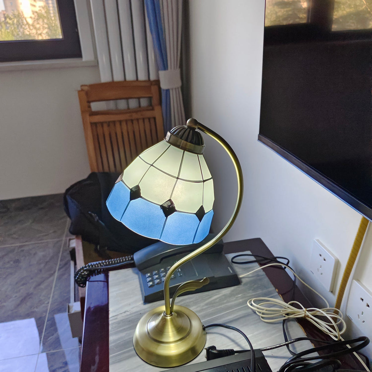 Tiffany Table Lamp White Blue Glass Floral Shade - Product detail 13