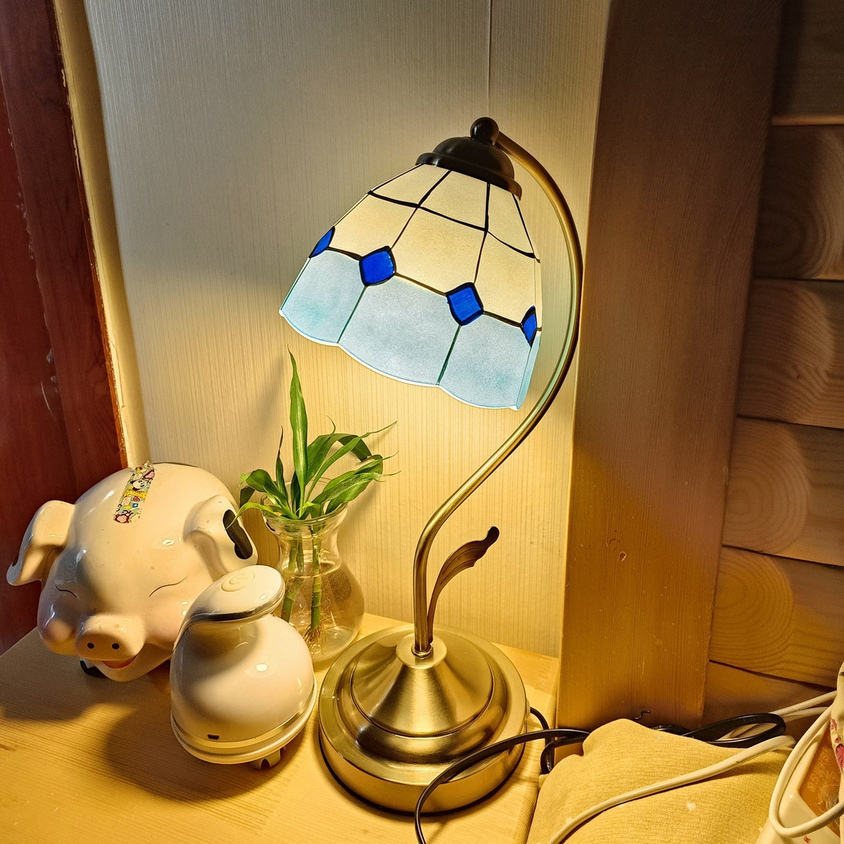 Tiffany Table Lamp White Blue Glass Floral Shade - Product detail 14