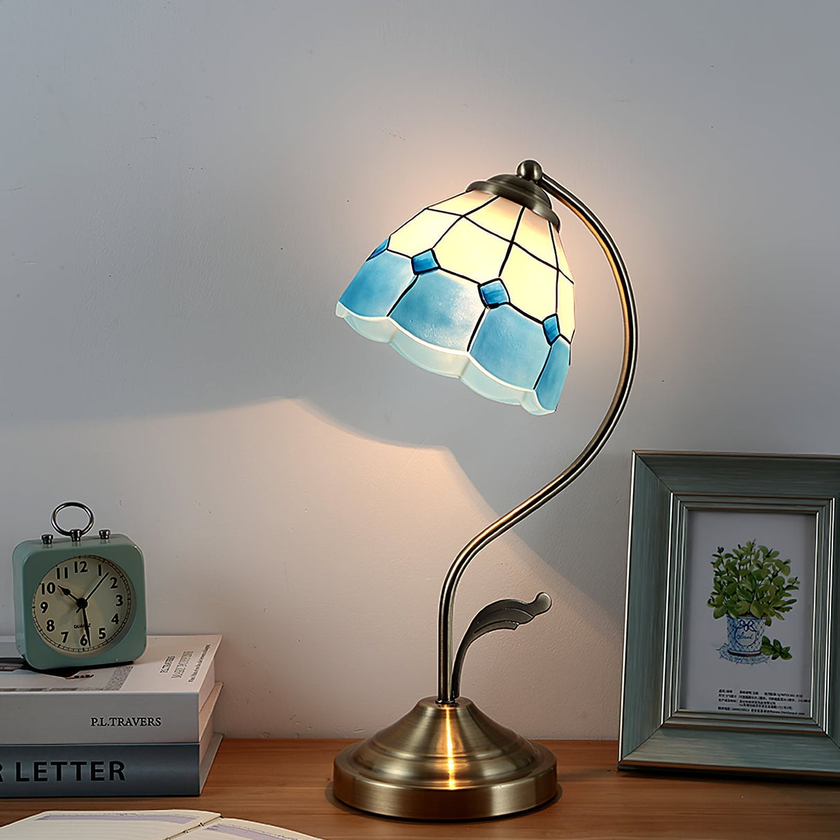 Tiffany Table Lamp White Blue Glass Floral Shade - Product detail 5