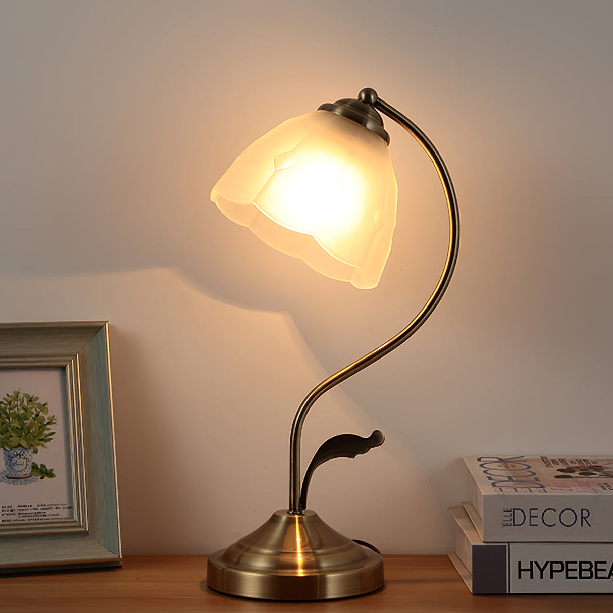 Tiffany Table Lamp White Blue Glass Floral Shade - Product detail 7
