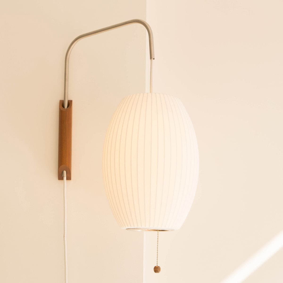 Modern Wall Sconce Rice Paper Shade with Teak Handle - Product detail 4