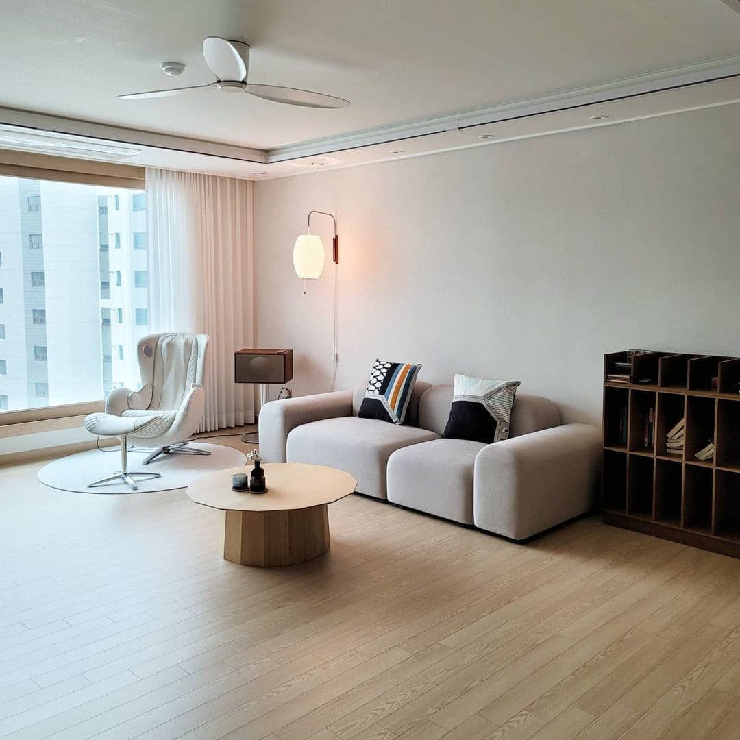 Modern Wall Sconce Rice Paper Shade with Teak Handle - Product detail 10