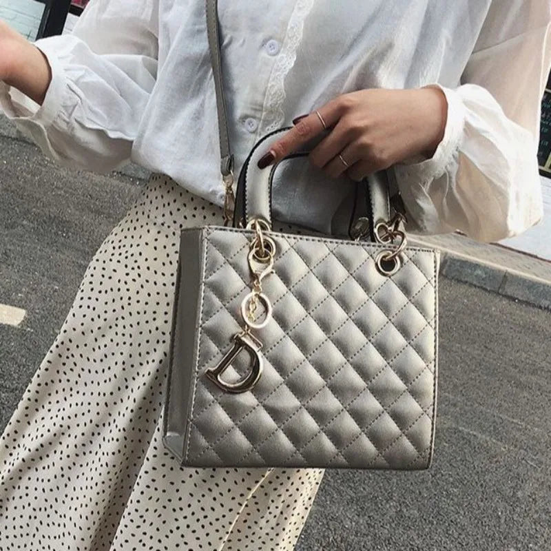 Quilted Chain Tote Bag  Diamond Pattern Leather Design - Product detail 4