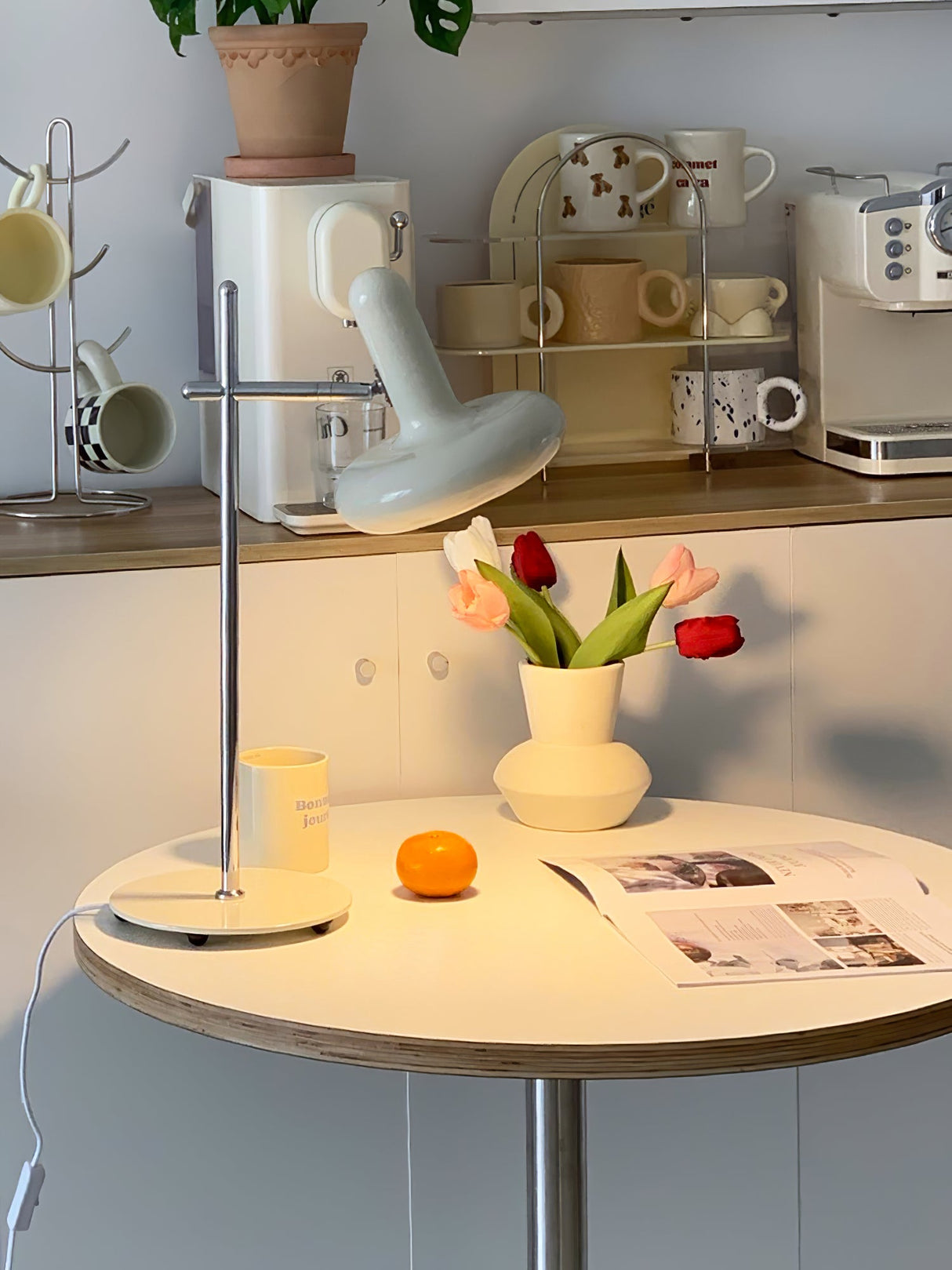 Modern Table Lamp White Metal Adjustable Design - Product detail 4
