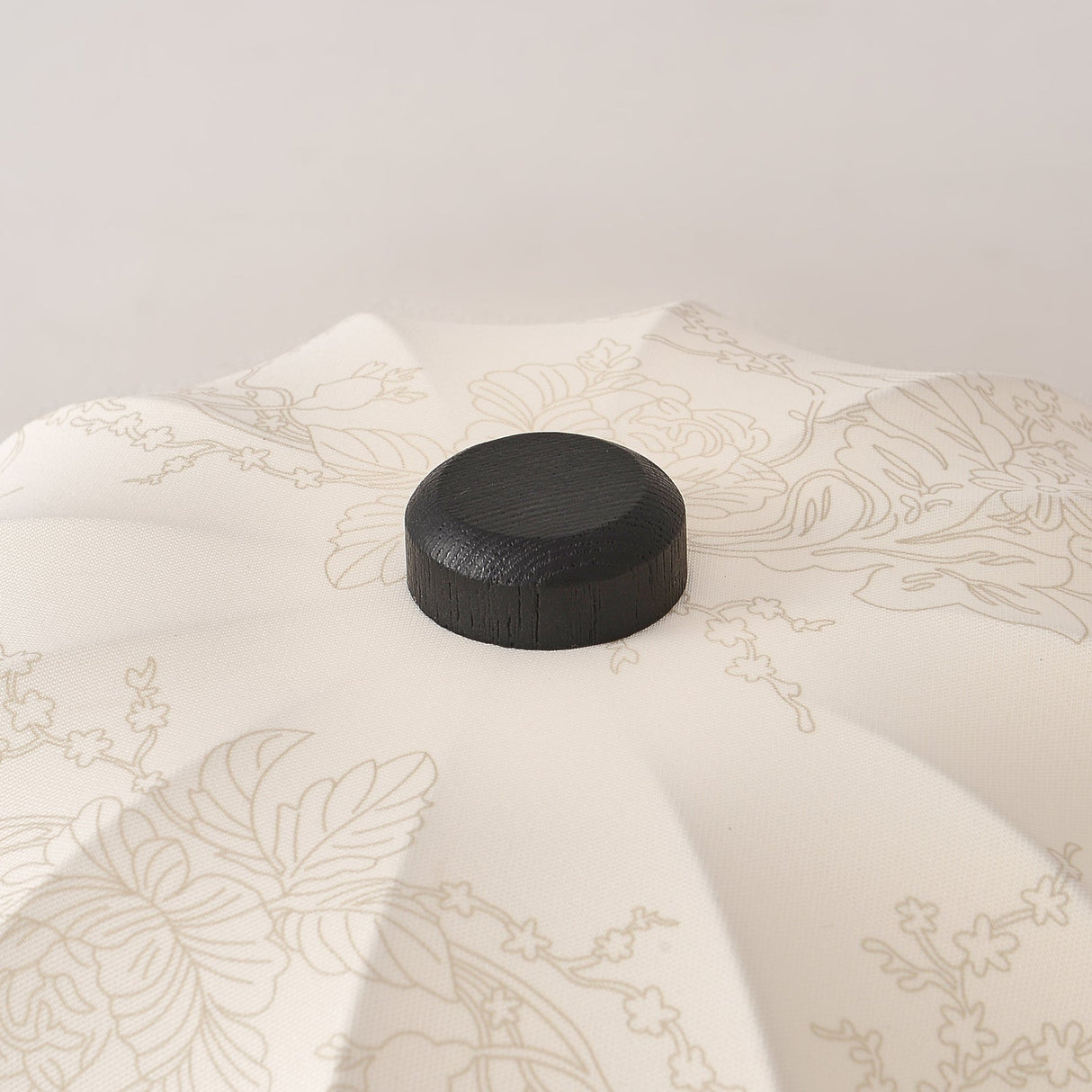 Modern Table Lamp Cream Fabric Shade with Brass Base - Product detail 22