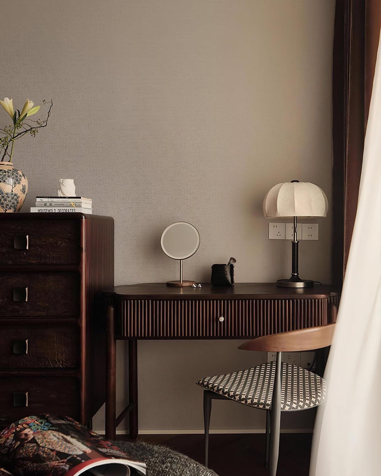 Modern Table Lamp Cream Fabric Shade with Brass Base - Product detail 11