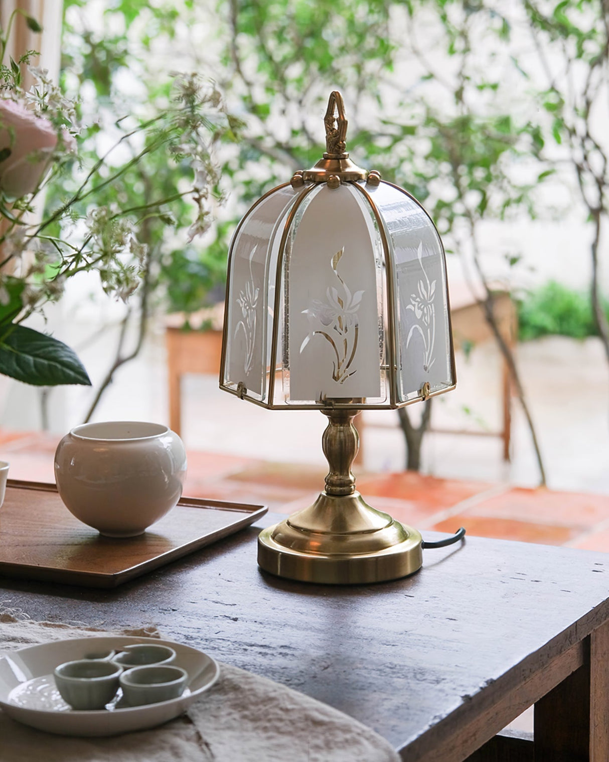 Victorian Table Lamp Glass Dome Orchid Pattern - Product detail 4