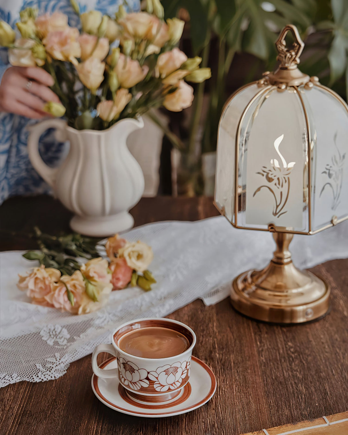 Victorian Table Lamp Glass Dome Orchid Pattern - Product detail 8