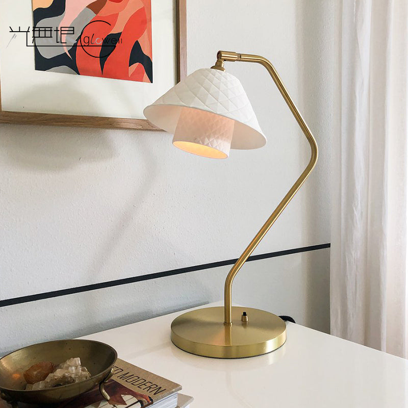 Modern Table Lamp Brass Frame with Quilted China Shade - Product detail 5
