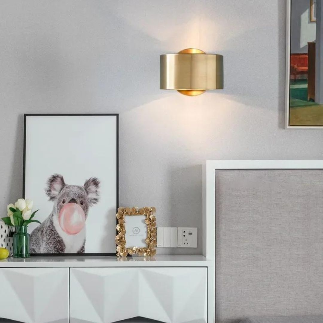 Modern LED Wall Light Gold Metal Curved Design - Product detail 5