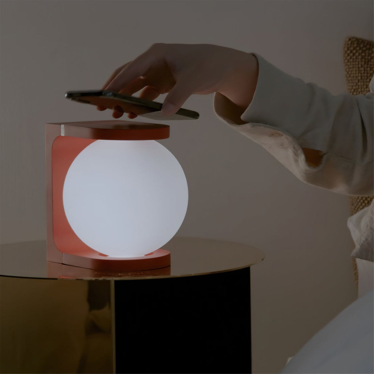 Modern Table Lamp  Wireless Charging Orb Design - Product detail 14