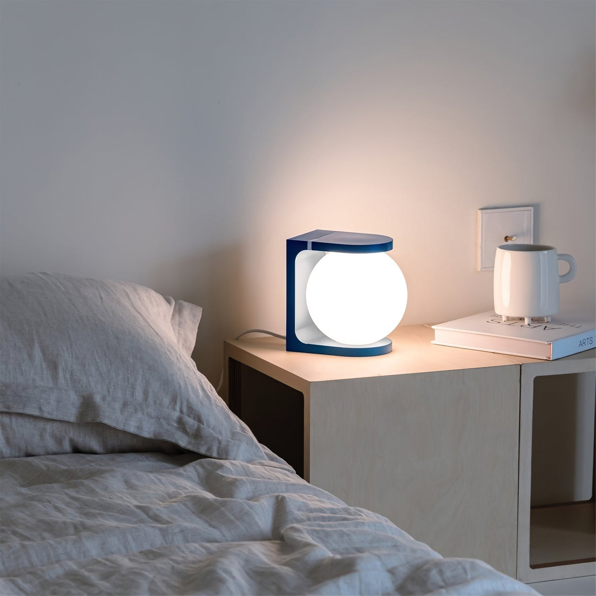 Modern Table Lamp  Wireless Charging Orb Design - Product detail 9