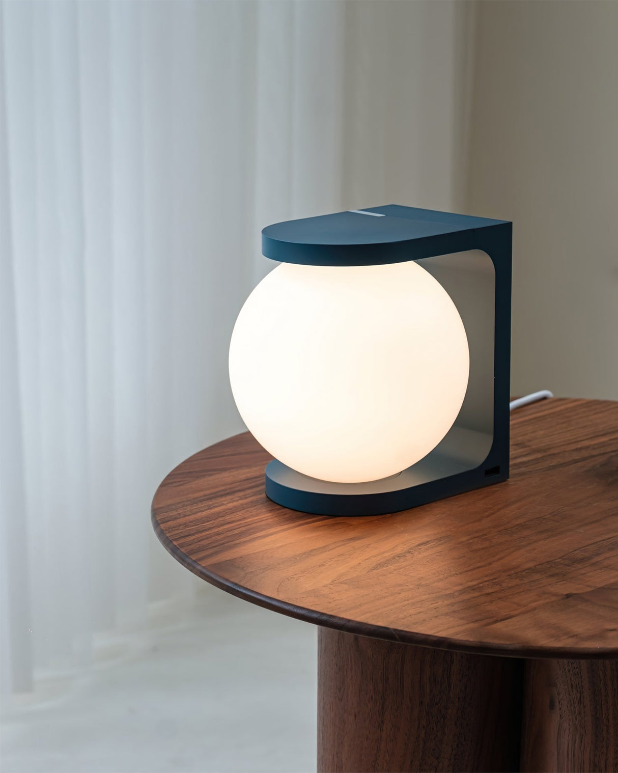 Modern Table Lamp  Wireless Charging Orb Design - Product detail 10