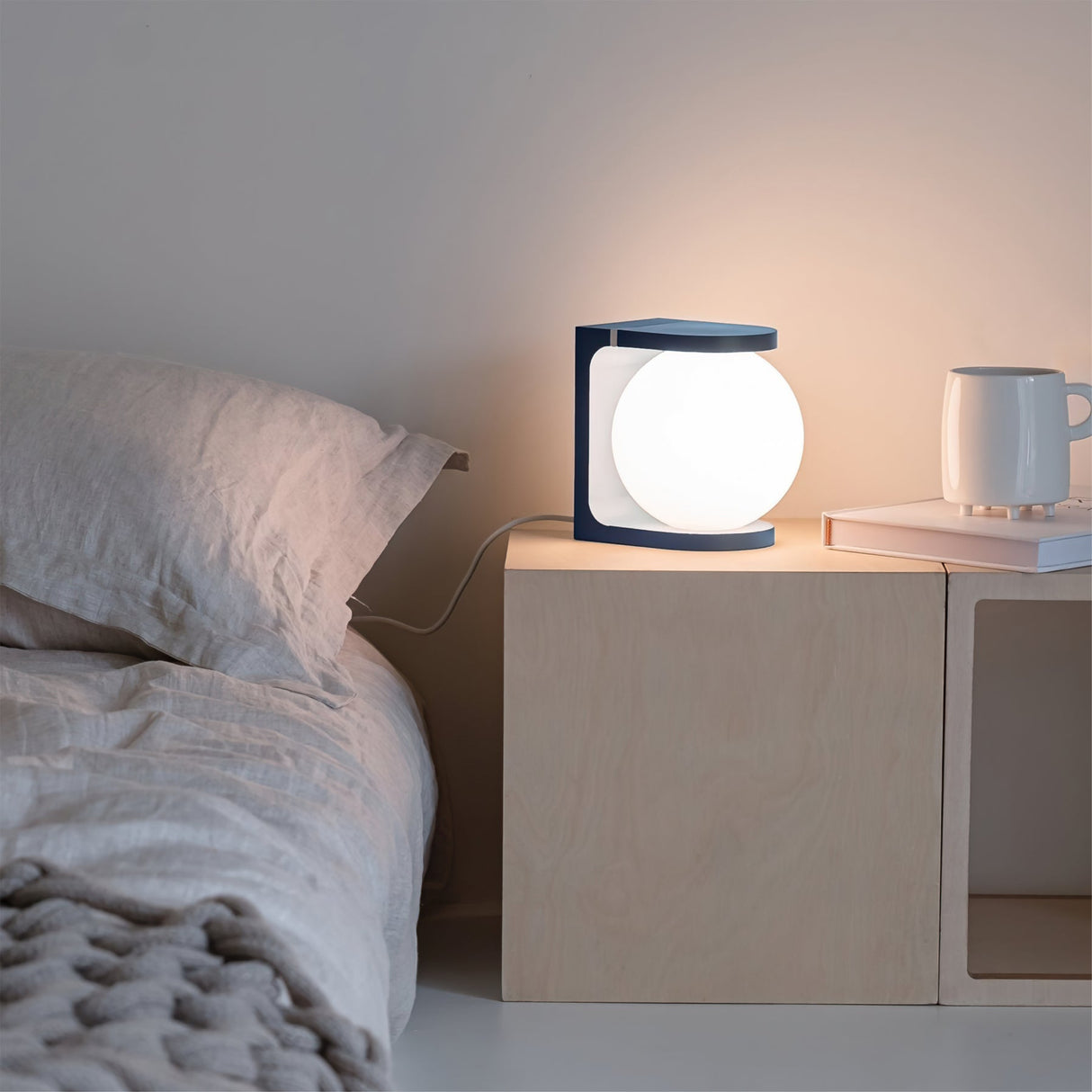 Modern Table Lamp  Wireless Charging Orb Design - Product detail 11