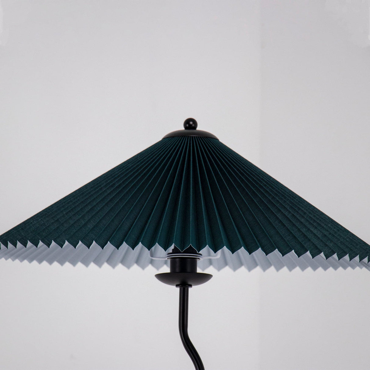 Pleated Table Lamp Scandinavian Design With Curved Metal Base - Product detail 9
