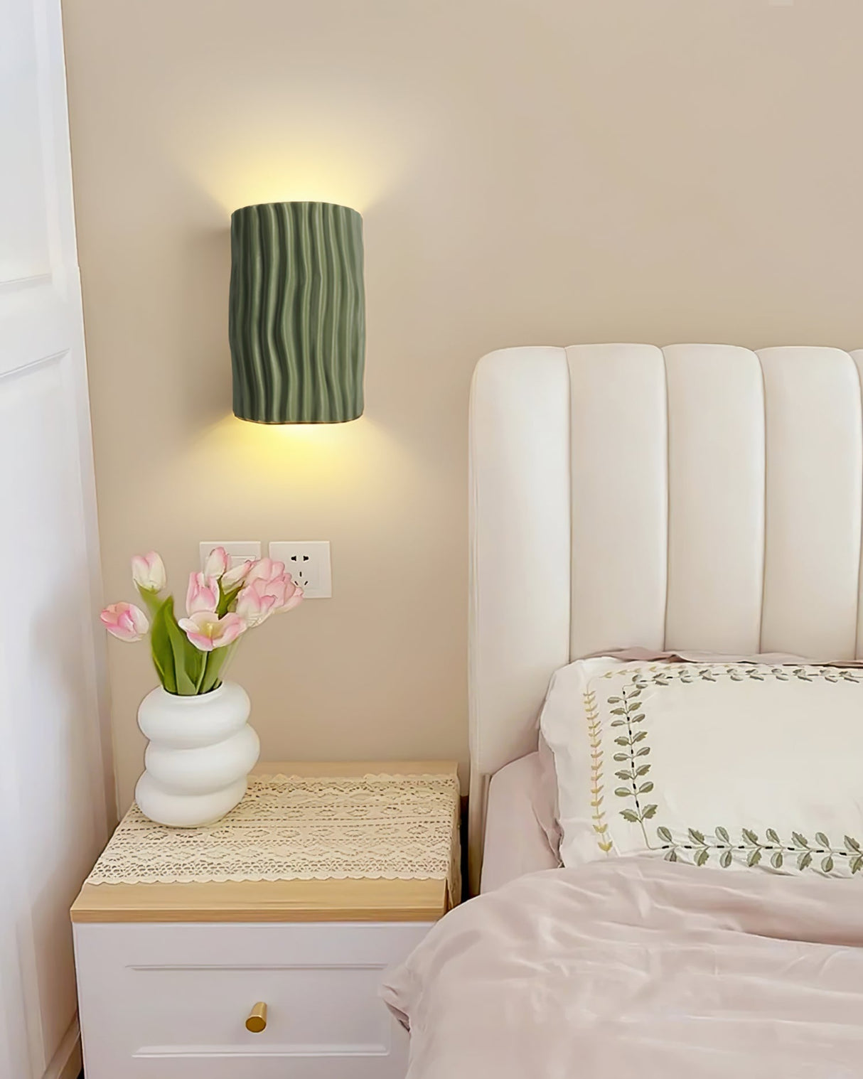 Modern Resin Wall Light Pleated Design with Warm Glow - Product detail 4