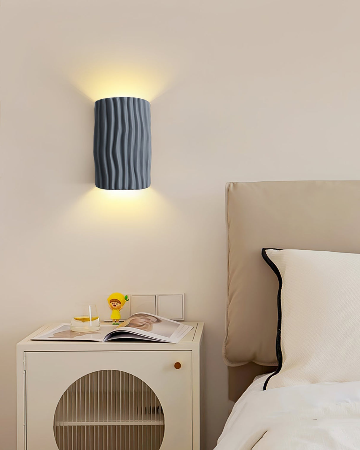 Modern Resin Wall Light Pleated Design with Warm Glow - Product detail 6