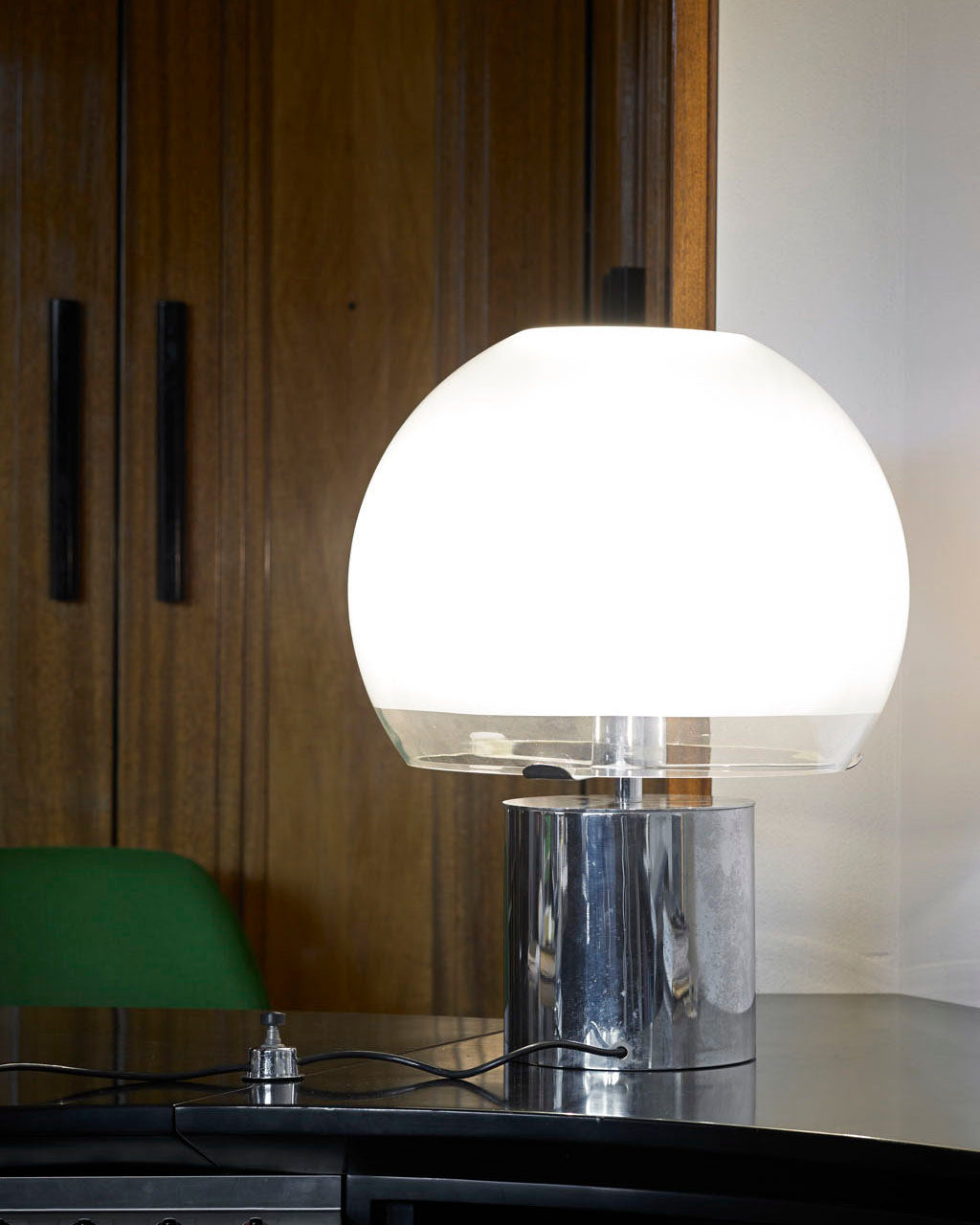 Modern Globe Table Lamp Brass Base Glass Sphere Design - Product detail 4