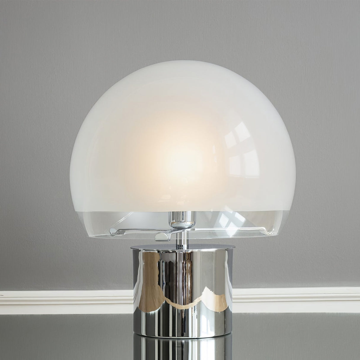 Modern Globe Table Lamp Brass Base Glass Sphere Design - Product detail 10