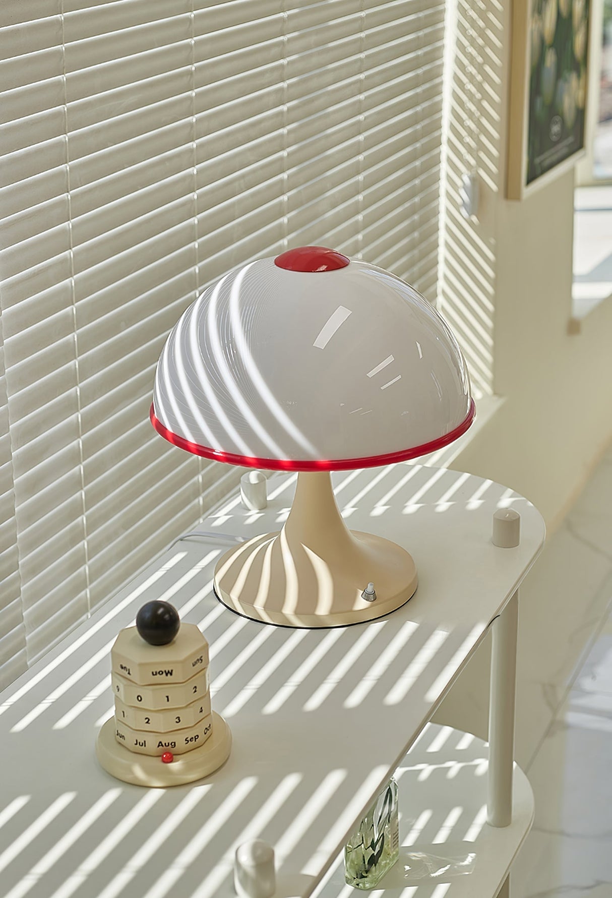 Retro Table Lamp White Dome with Red Trim - Product detail 9