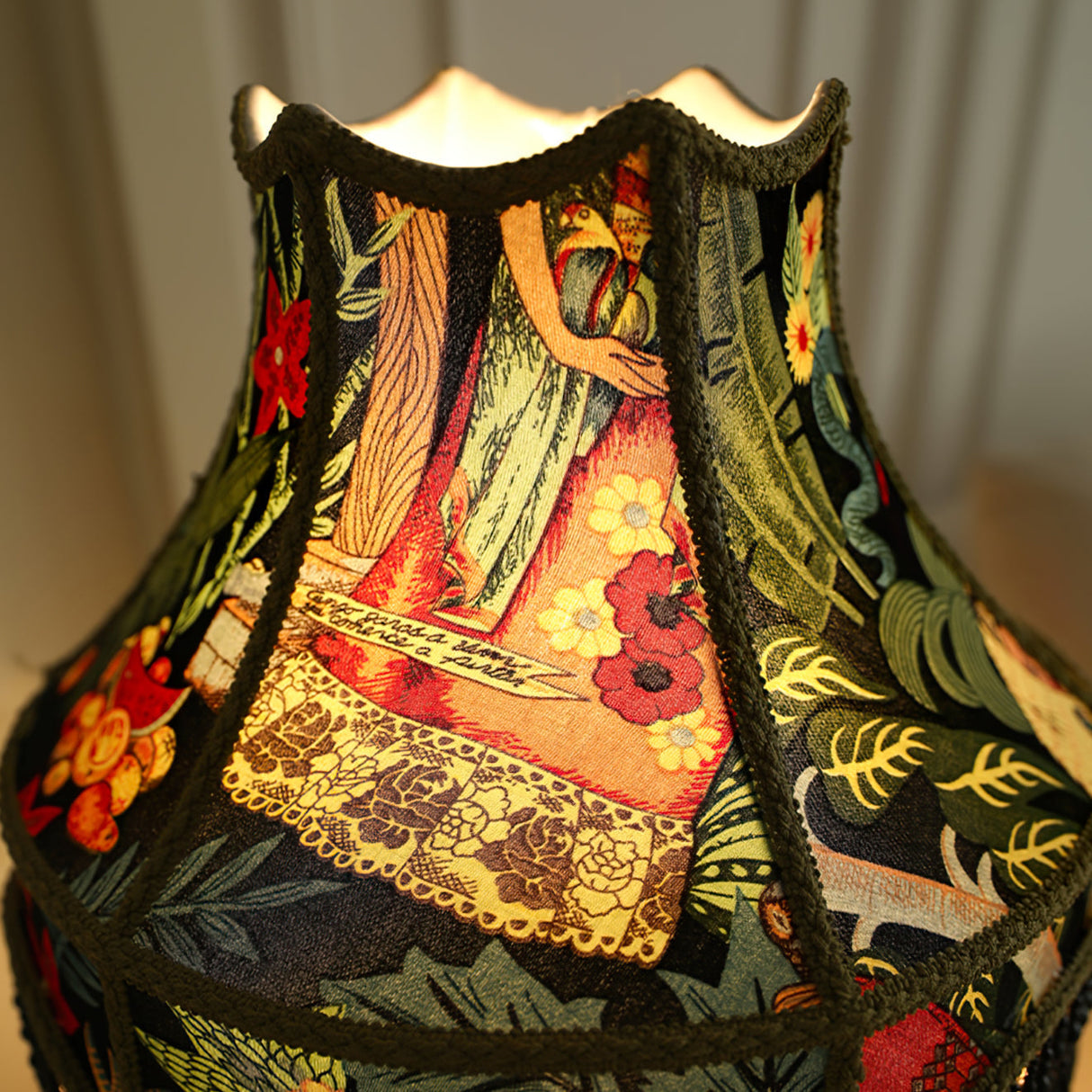 Vintage Table Lamp Floral Fabric Shade With Beaded Fringe - Product detail 7