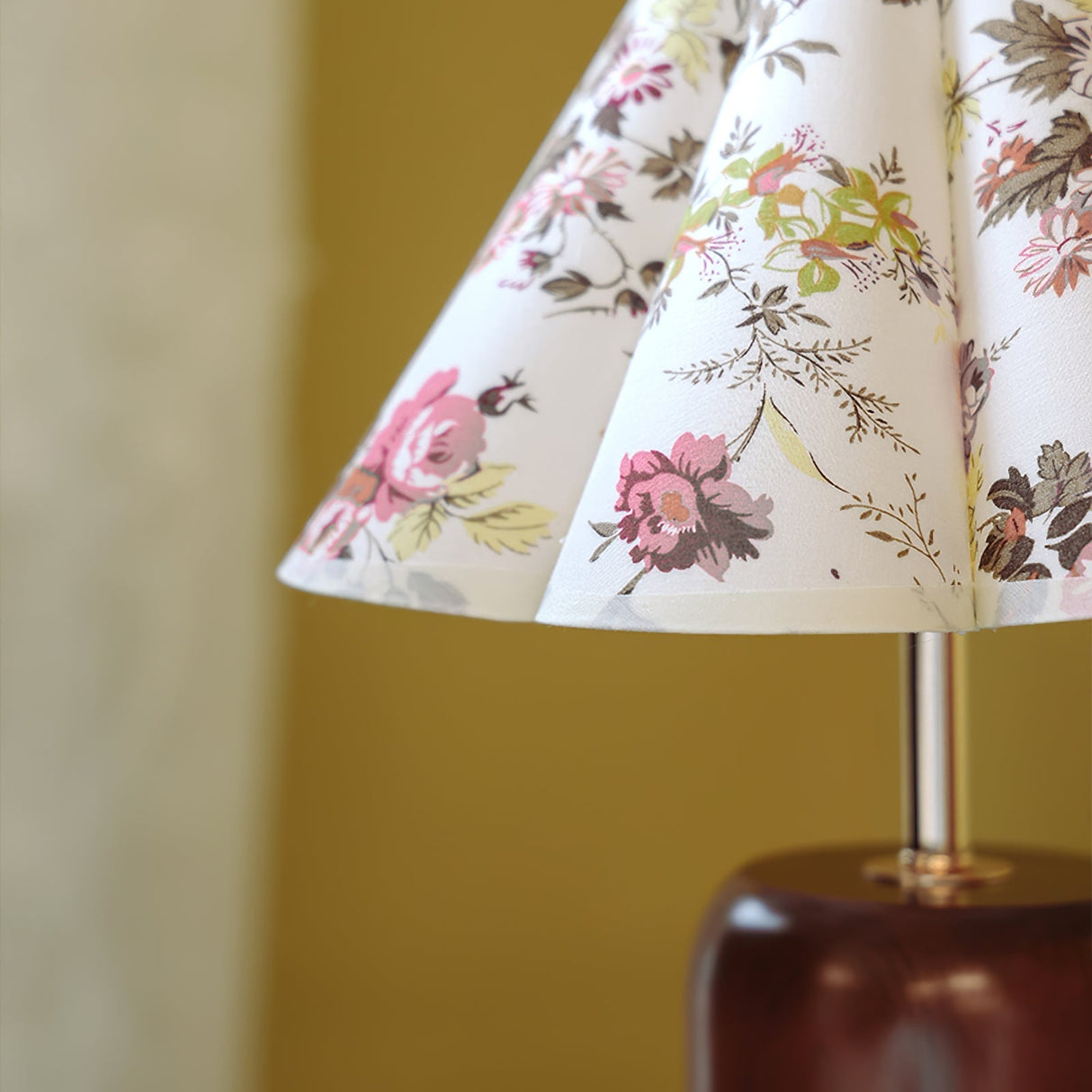 Vintage Table Lamp Floral Fabric Shade With Wooden Base - Product detail 7