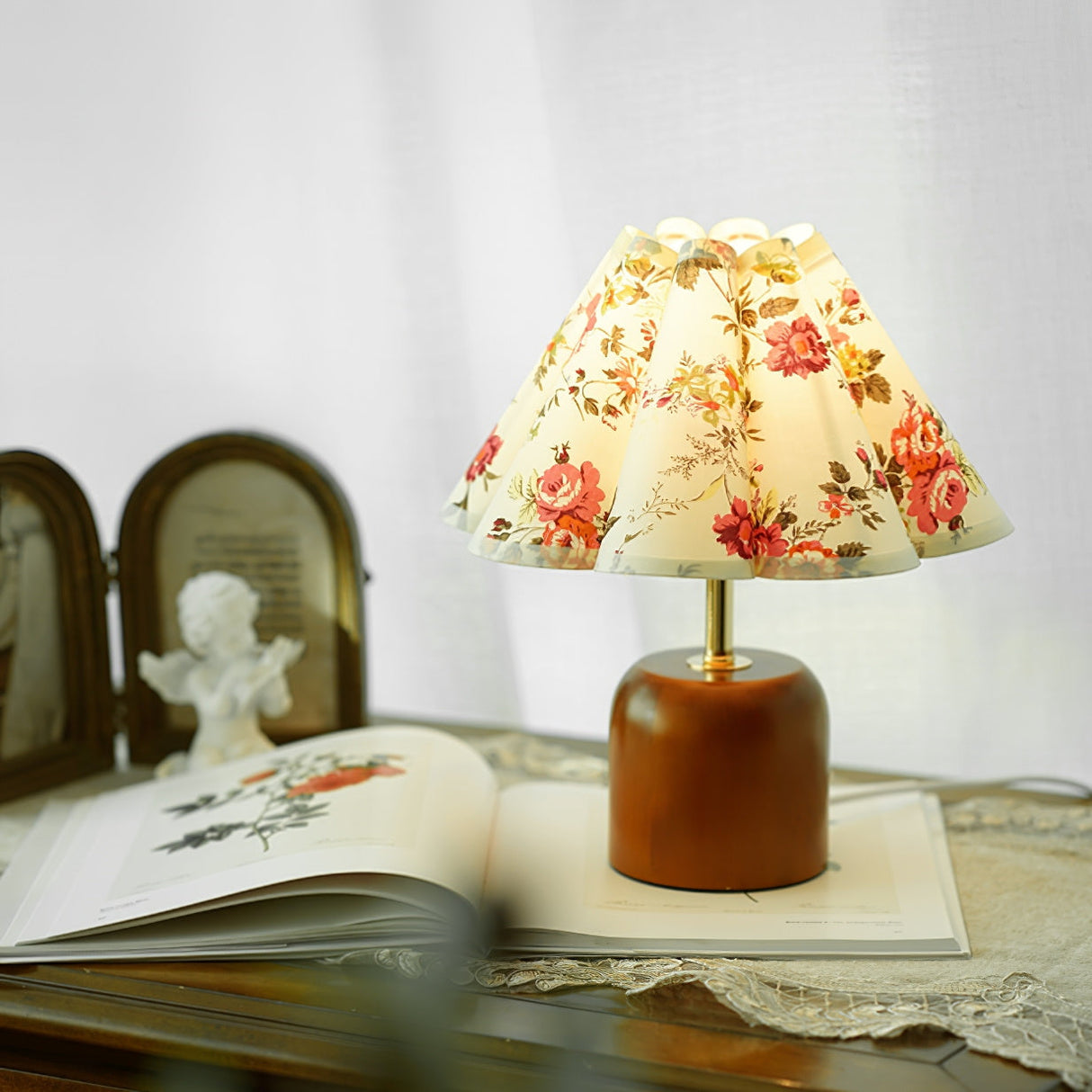 Vintage Table Lamp Floral Fabric Shade With Wooden Base - Product detail 9