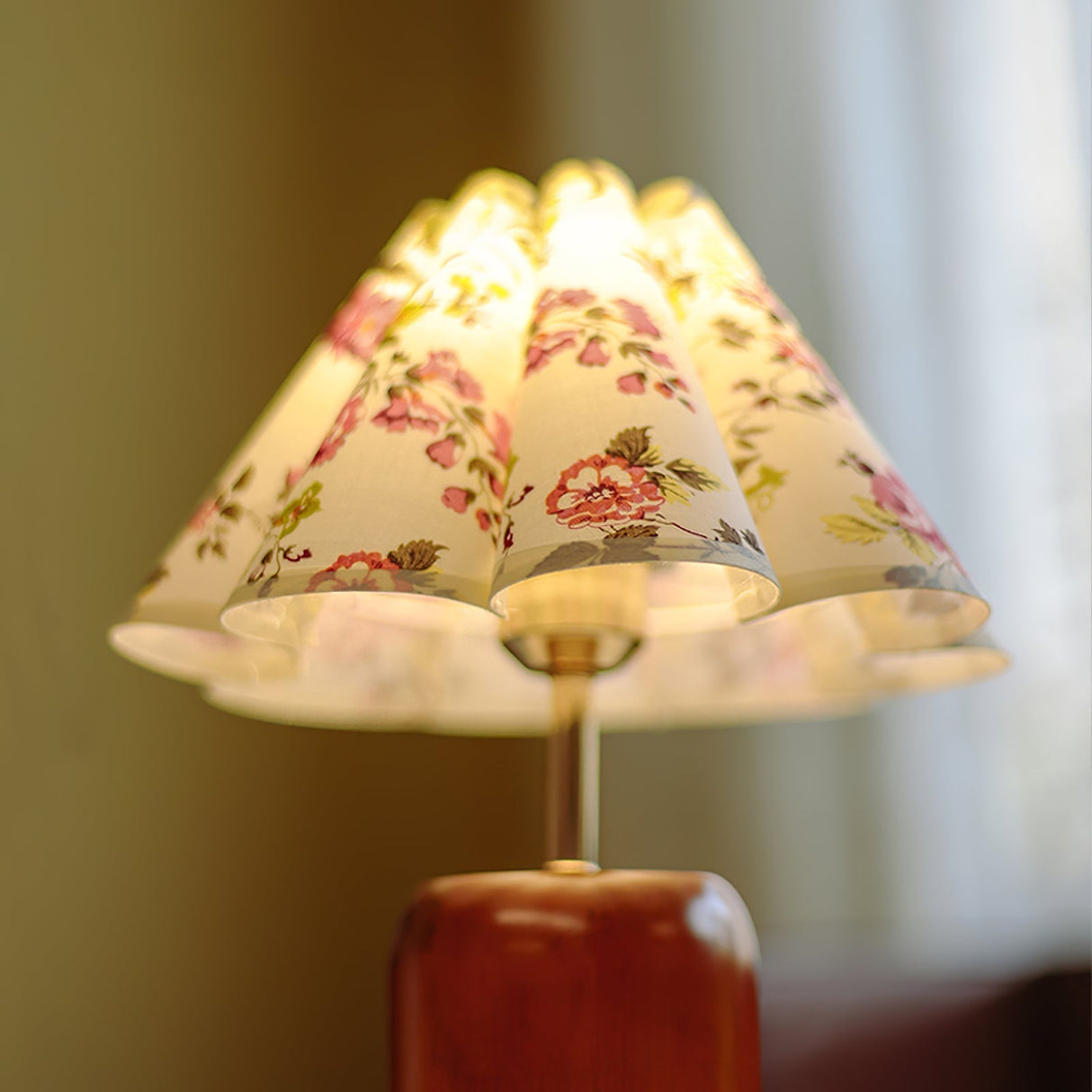 Vintage Table Lamp Floral Fabric Shade With Wooden Base - Product detail 10