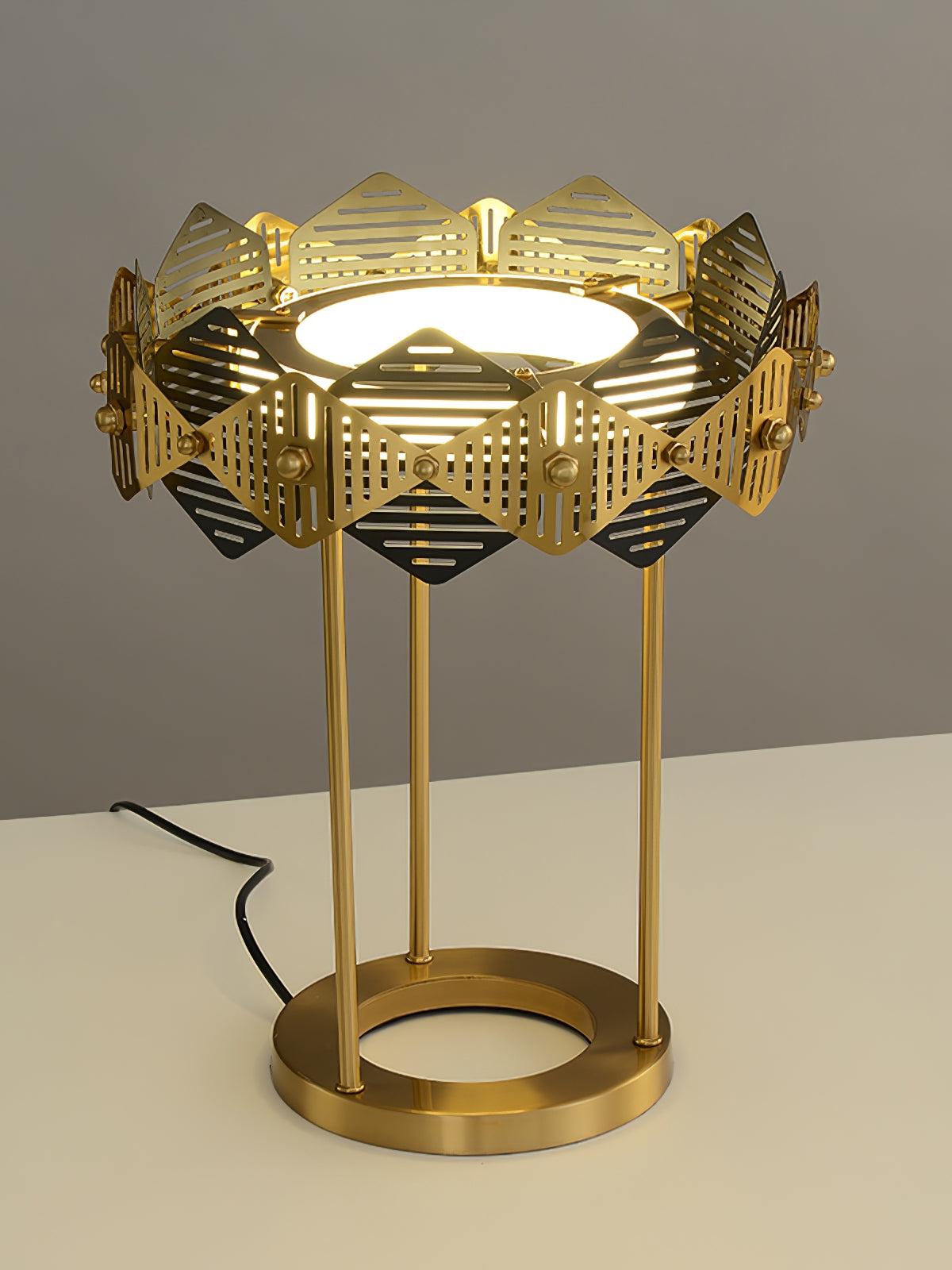 Modern Table Lamp Gold Diamond Metal Shade Design - Product detail 10