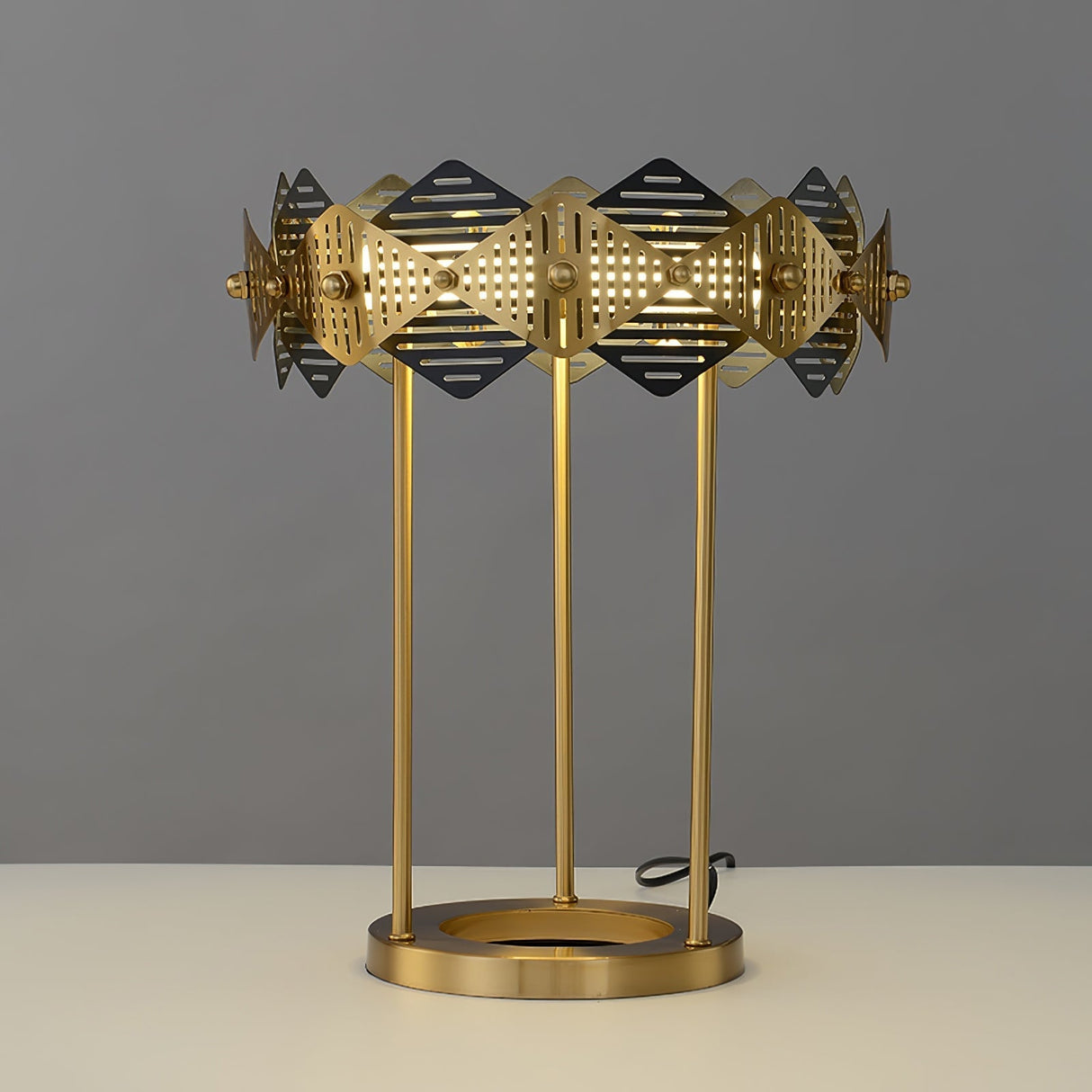 Modern Table Lamp Gold Diamond Metal Shade Design - Detailed view