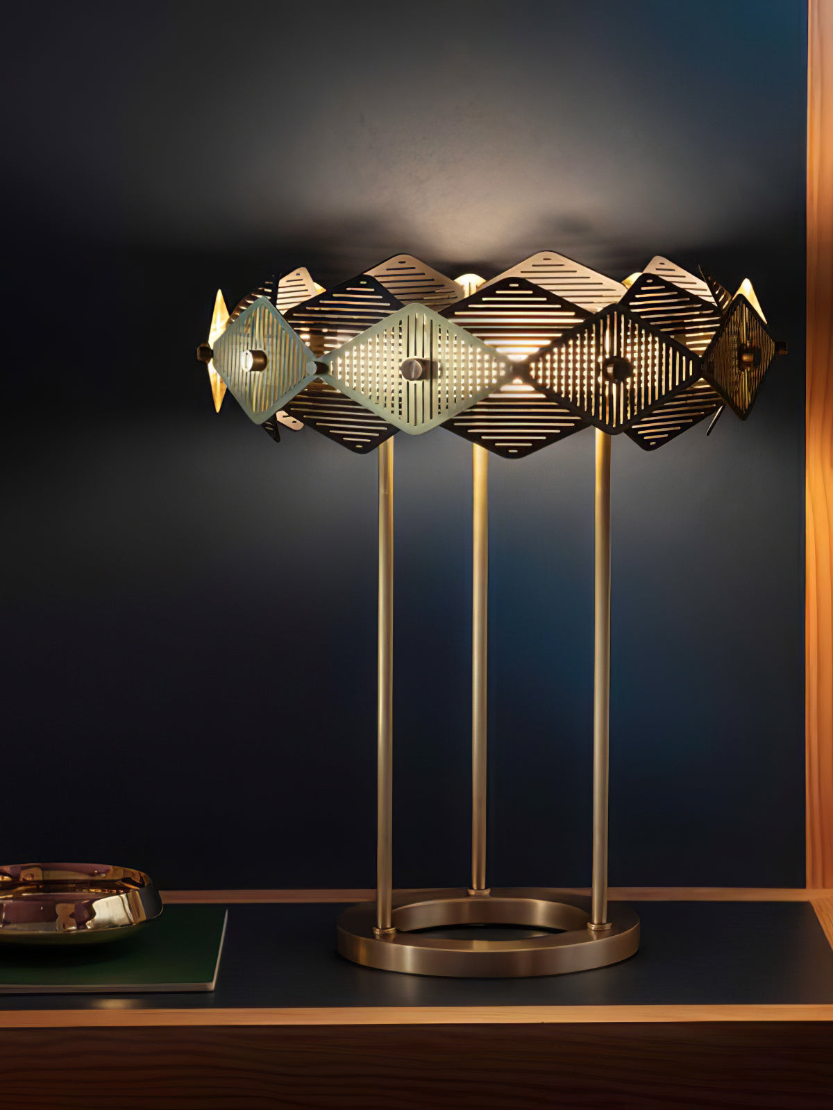 Modern Table Lamp Gold Diamond Metal Shade Design - Product detail 13