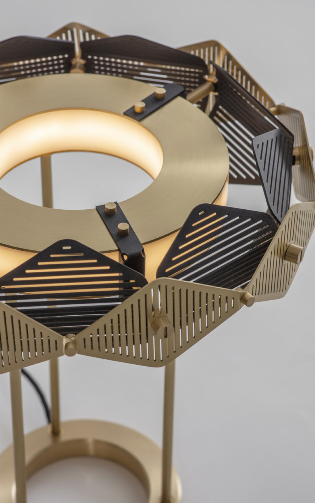 Modern Table Lamp Gold Diamond Metal Shade Design - Product detail 14