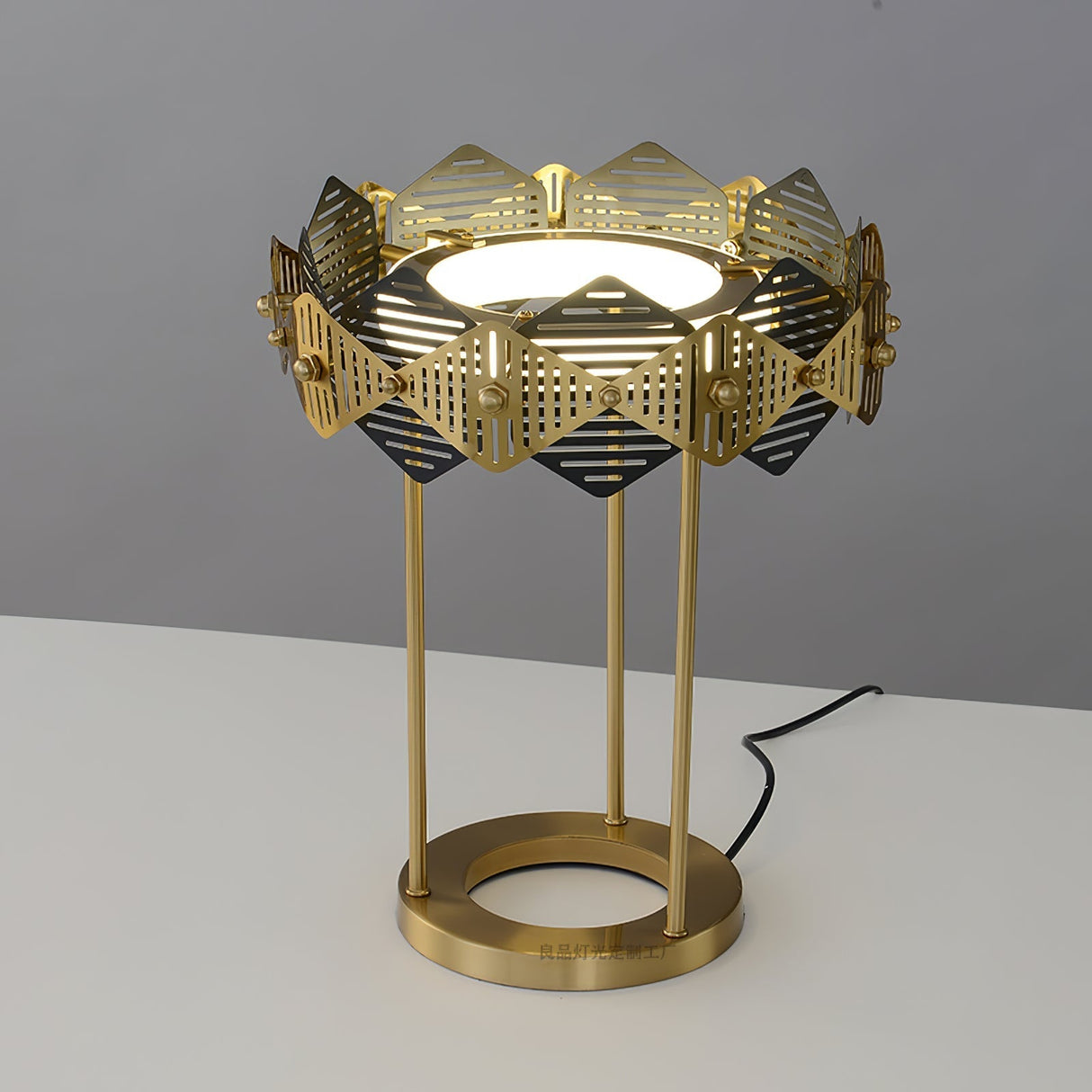 Modern Table Lamp Gold Diamond Metal Shade Design - Product detail 4